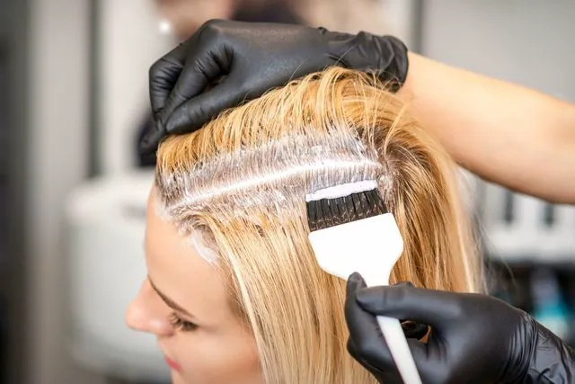 Coloration et mèches réalisées par nos professionnels